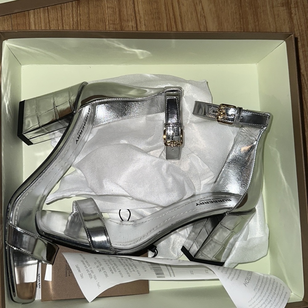 BURBERRY SILVER HEELS CUTE TB NEW 39